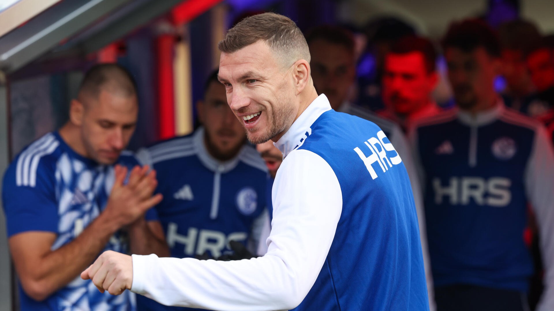 Džeko preporodio karijeru u Schalkeu i ozbiljno zaradio nakon plasmana u Bundesligu!